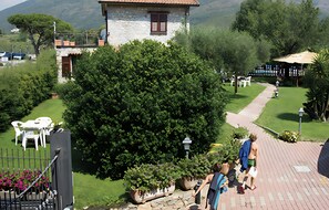 تناول الطعام بالخارج