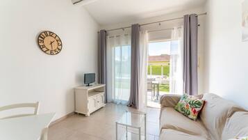 TV, mesa de pingue-pongue