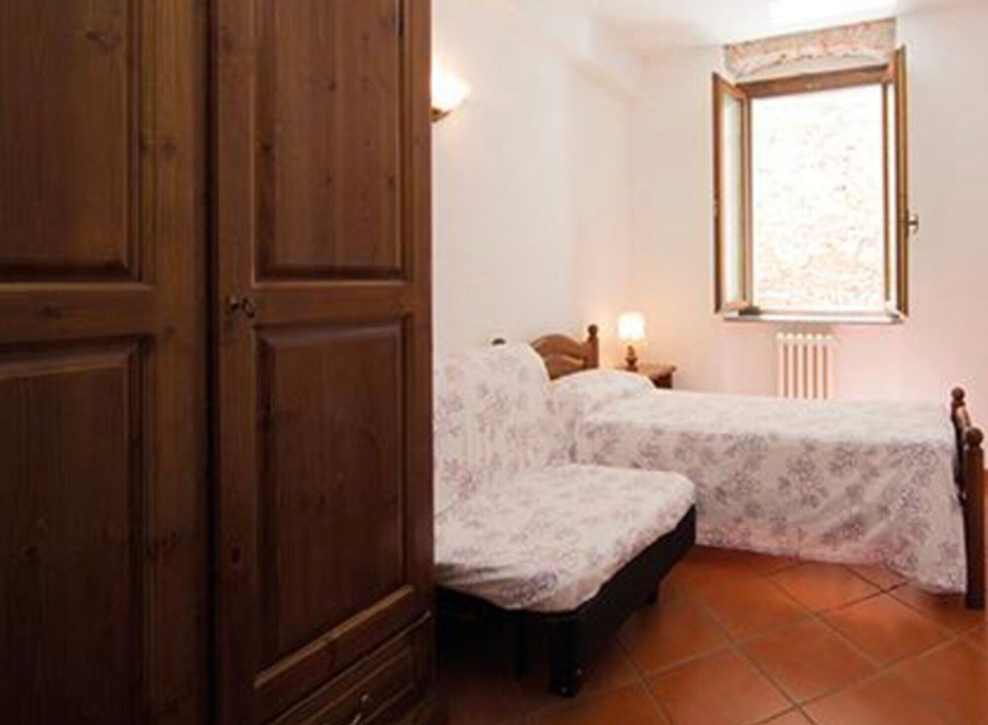 2 dormitorios, tabla de planchar con plancha, wifi gratis y ropa de cama