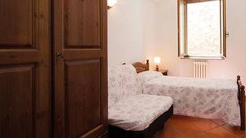 2 dormitorios, tabla de planchar con plancha, wifi gratis y ropa de cama