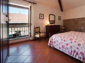 3 bedrooms, iron/ironing board, free WiFi, bed sheets - Apartment 'Dalia' with Shared Pool, Private Terrace and Wi-Fi (Campochiesa)