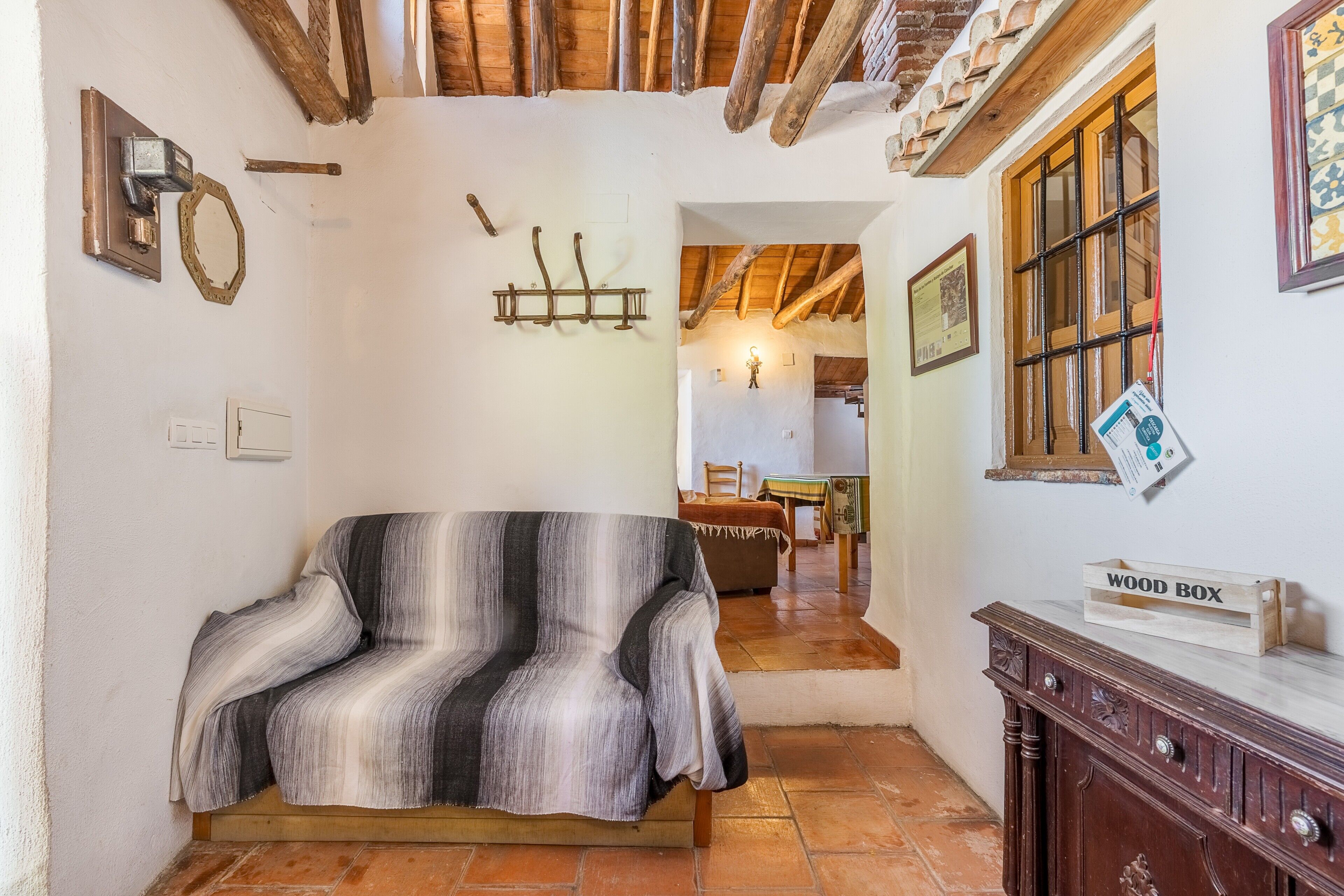 Televisión y chimenea 