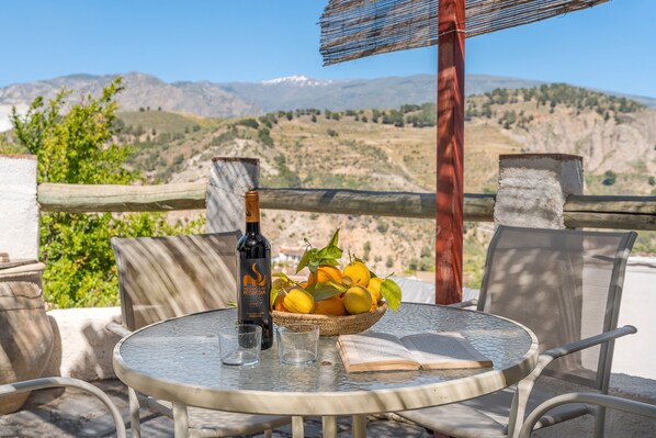 Outdoor dining - Country House 'Casa El Concejo' with Mountain View, Wi-Fi and Air Conditioning (Cónchar)