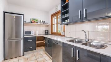 Refrigerador, microondas, parrilla de estufa y lavavajillas