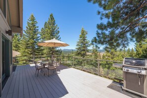 Outdoor dining - New* Northstar Lodge~ Snowdrift Lodge w/ Northstar shuttle access (Truckee)