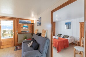 2 bedrooms, iron/ironing board, free WiFi, wheelchair access