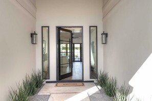 Exterior detail - 3-bedroom house in charming Scottsdale mcCormick with WiFi, AC. Relax and enjoy (Scottsdale)