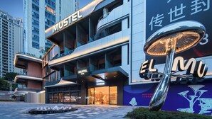 A modern building with a sign reading "MUSTEL HOTEL". - THE MUSTEL HOTEL CHONGQING. HONGYADONG (Chongqing)