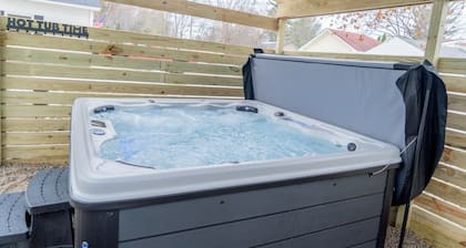 Cozy & Fun! Hot Tub - Arcade - Pool Table - 75" & 43" TV