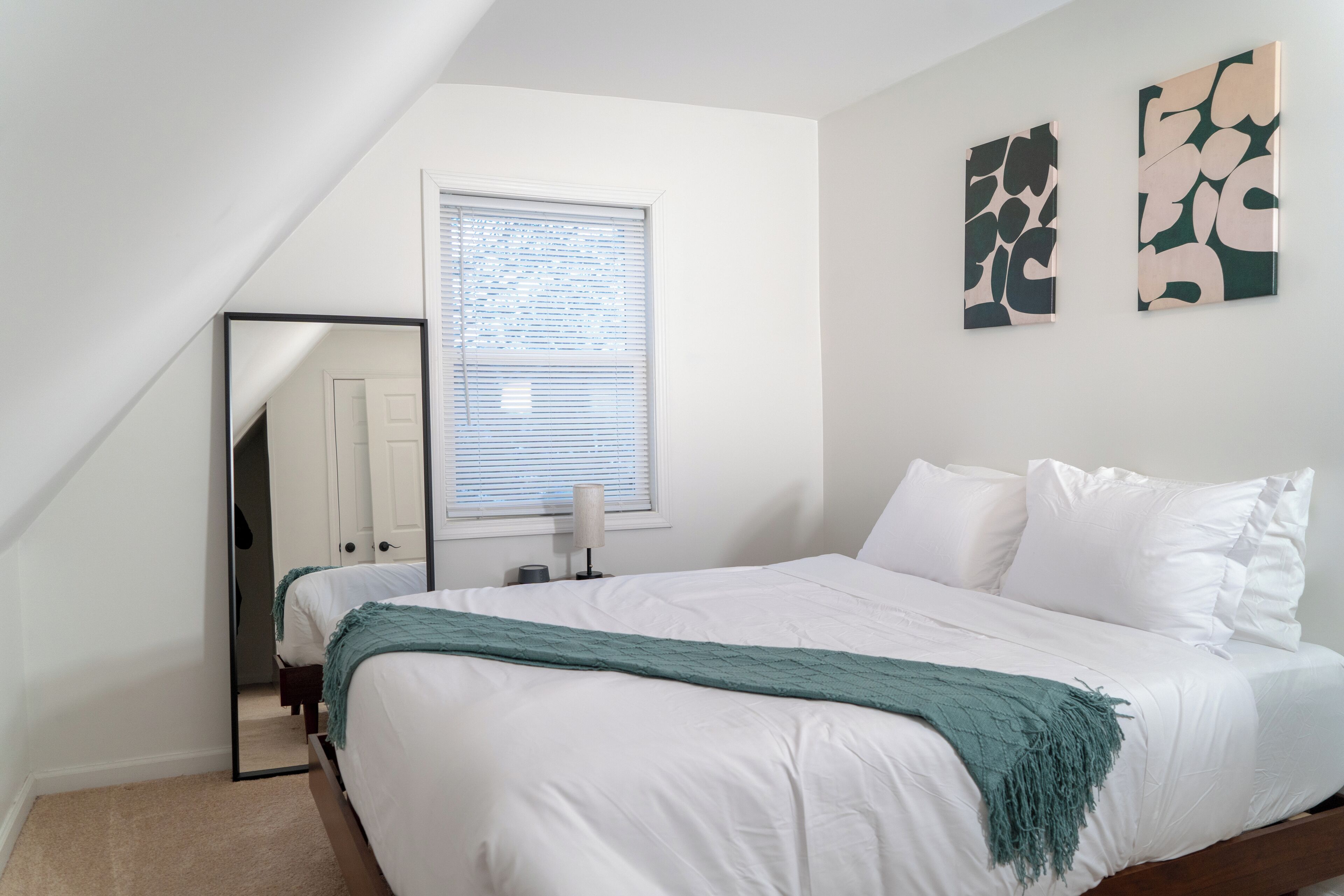 3 Schlafzimmer, Schreibtisch, Bügeleisen/Bügelbrett, Reisekinderbett