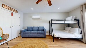 4 bedrooms, desk, free WiFi, bed sheets - Shared Pool, Golf Cart Included, Pet Friendly (Port Aransas)