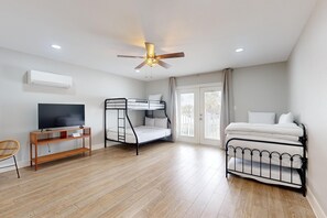 4 chambres, bureau, accès au Wi-Fi (inclus), literie fournie