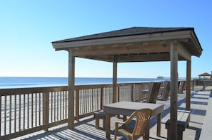 Property grounds - Sea Oaks 103 - Oceanfront Complex in Garden City Beach (Garden City Beach)