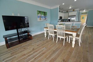 Dining - Pot Of Gold - Walk to the beach in Garden City, SC (Garden City Beach)