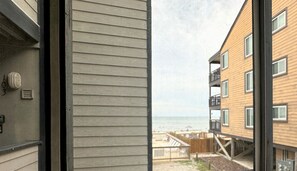 Interior - Sea Oaks 102 - Oceanfront Complex in Garden City Beach (Garden City Beach)