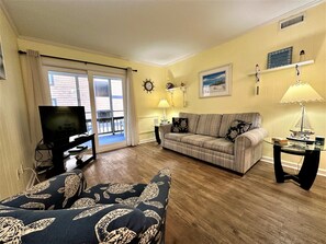 TV - Sea Oaks 102 - Oceanfront Complex in Garden City Beach (Garden City Beach)