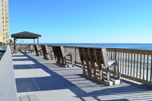 Property grounds - Sea Oaks 102 - Oceanfront Complex in Garden City Beach (Garden City Beach)