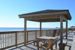 Property grounds - Sea Oaks 102 - Oceanfront Complex in Garden City Beach (Garden City Beach)