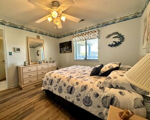 3 bedrooms, WiFi, bed sheets - Windhaven 302 - Oceanfront Complex in Surfside Beach (Surfside Beach)