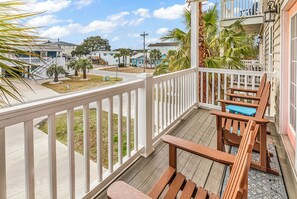 Property grounds - Carolina Comfort - Walk to the beach in Garden City, SC (Garden City Beach)