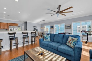 TV, table football - Carolina Comfort - Walk to the beach in Garden City, SC (Garden City Beach)