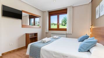 1 slaapkamer, een strijkplank/strijkijzer, gratis wifi, beddengoed