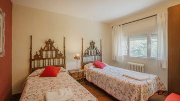 6 bedrooms, free WiFi, bed sheets
