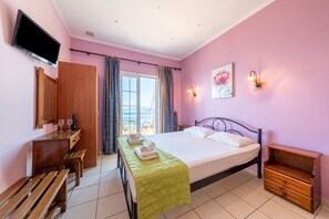 1 chambre, fer et planche à repasser, Wi-Fi gratuit, draps fournis