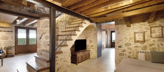 Country House 'La Creu De La Pinya' with Mountain View, Wi-Fi and Air Conditioning
