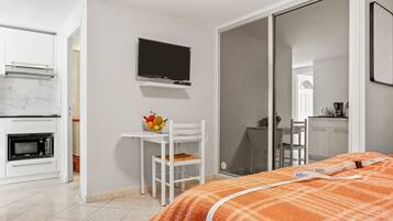 Iron/ironing board, free WiFi