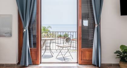 Villa 'Al Tramonto Vista Mare' with Sea View, Wi-Fi and Air Conditioning