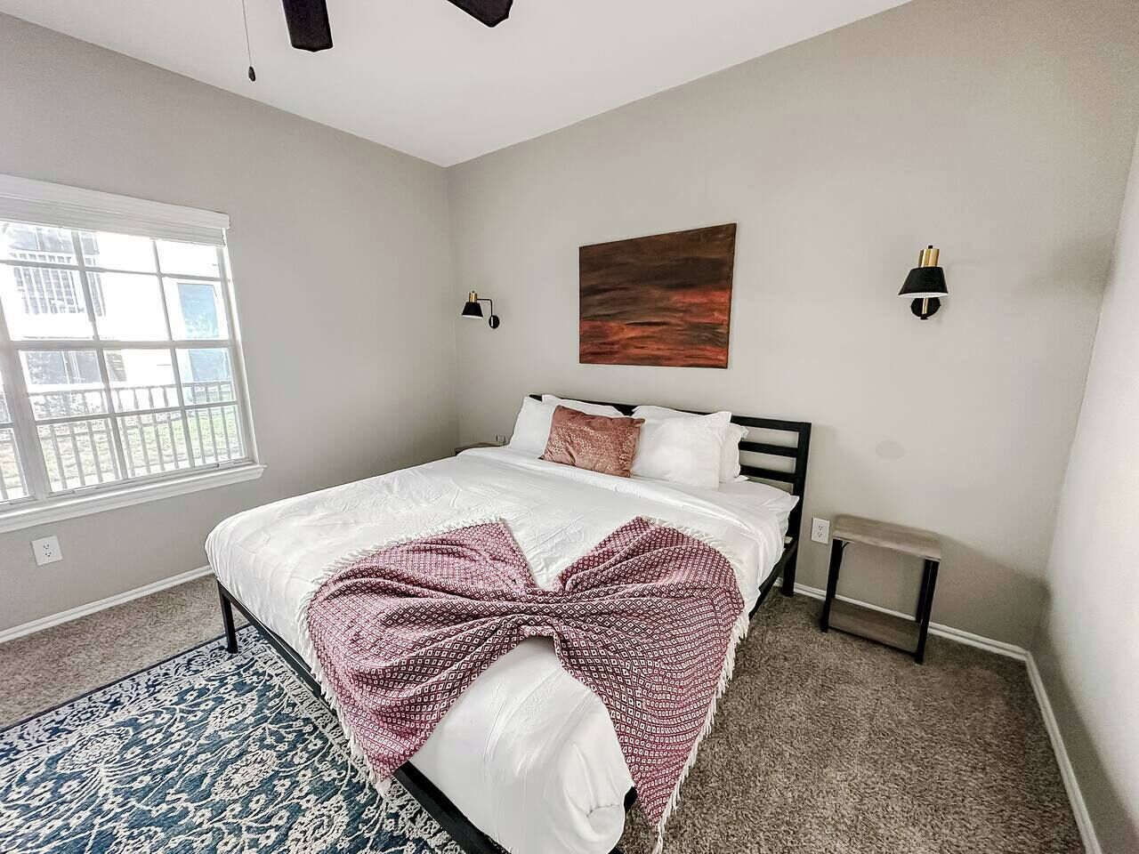 デスク、アイロン / アイロン台、WiFi (無料)、ベッドシーツ