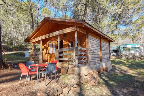 Country House 'Cabaña De Madera 3' with Mountain View, Shared Pool and Air Conditioning