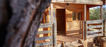 Country House 'Cabaña De Madera 3' with Mountain View, Shared Pool and Air Conditioning