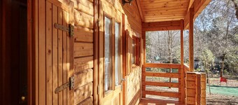 Casa di campagna 'Cabaña De Madera 4' con vista sulle montagne, piscina e aria condizionata