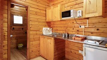 Een koelkast, een magnetron, een kookplaat