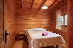 2 bedrooms, iron/ironing board, bed sheets