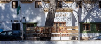Country House 'Cabaña De Madera 2' with Mountain View, Shared Pool and Air Conditioning