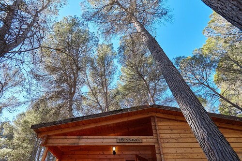 Country House 'Cabaña De Madera 2' with Mountain View, Shared Pool and Air Conditioning