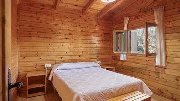2 bedrooms, iron/ironing board, bed sheets