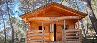 Landhaus 'Cabaña De Madera 5' mit Bergblick, Gemeinschaftspool und Klimaanlage