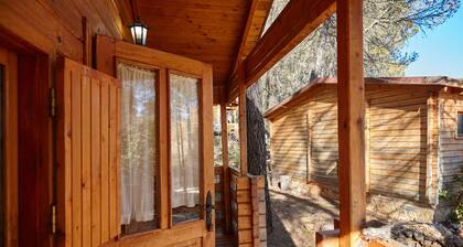 Country House 'Cabaña De Madera 5' with Mountain View, Shared Pool and Air Conditioning