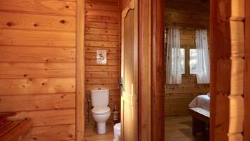 1 slaapkamer, een strijkplank/strijkijzer, beddengoed