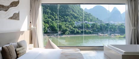 特级客房 | 高档床上用品、记忆海绵床垫、特色装修、遮光窗帘