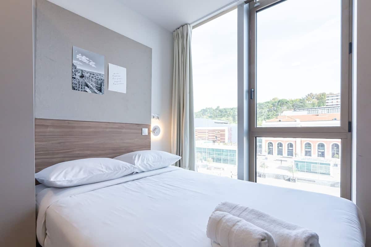 Family Apartment, Ensuite | 1 bedroom, blackout drapes, free WiFi, bed sheets