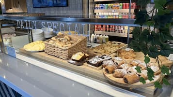 Daily continental breakfast (EUR 18 per person)