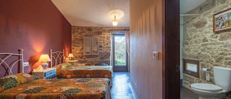 6 habitaciones, tabla de planchar con plancha y ropa de cama
