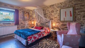 6 habitaciones, tabla de planchar con plancha y ropa de cama