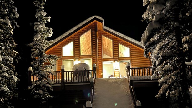 A wooden cabin with a balcony, surrounded by snow-covered trees. - Hot Tub, Mtn Views & Starlink WiFi - Wildlife on Site, Pet-Friendly (Fairplay)