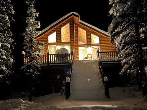 A wooden cabin with a balcony, surrounded by snow-covered trees. - Hot Tub, Mtn Views & Starlink WiFi - Wildlife on Site, Pet-Friendly (Fairplay)